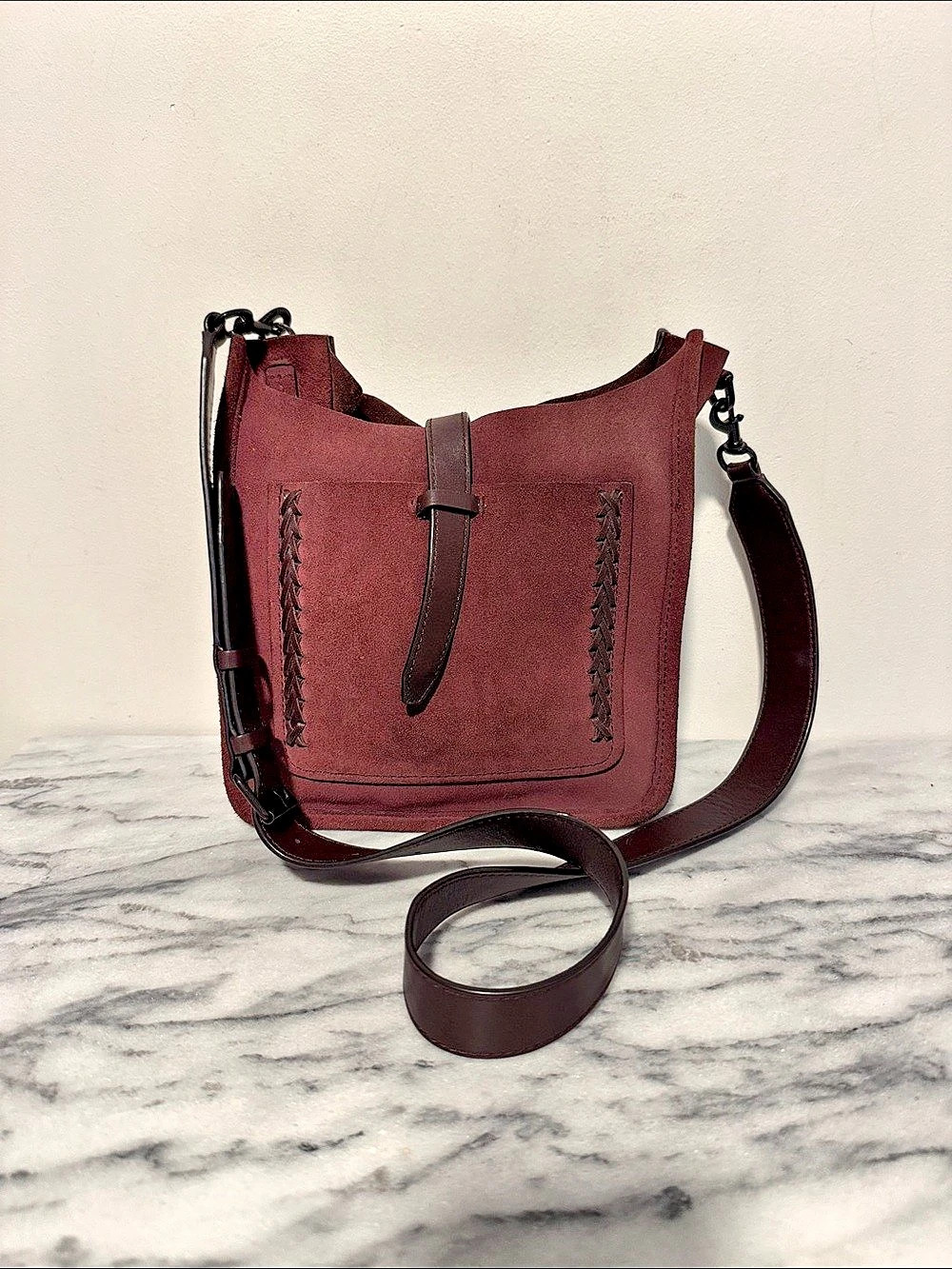 Rebecca Minkoff
Unlined Suede
Leather Feed Bag
Crossbody
Messenger in plum